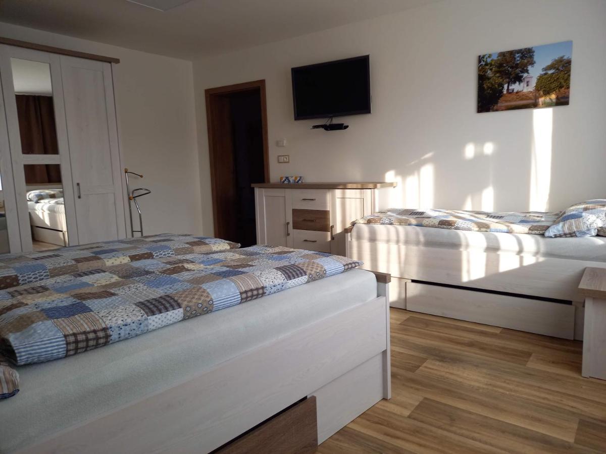Apartmany 27 Němčičky Buitenkant foto